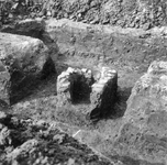 846396 Afbeelding van een blootgelegde Romeinse ovenfundering in de gemeente Tull en 't Waal.N.B. De gemeente Tull en ...